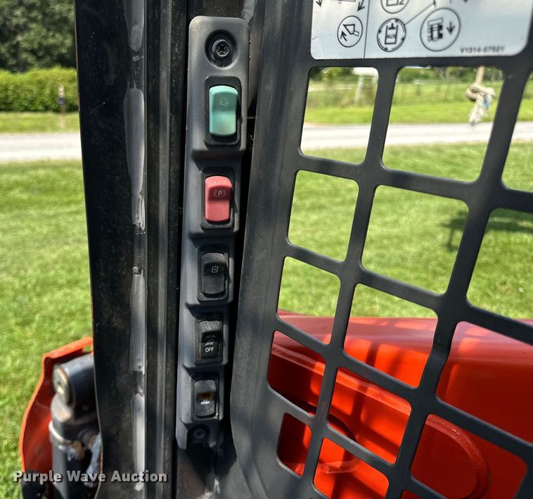 image for item OF9860 2016 Kubota SSV75 skid steer loader