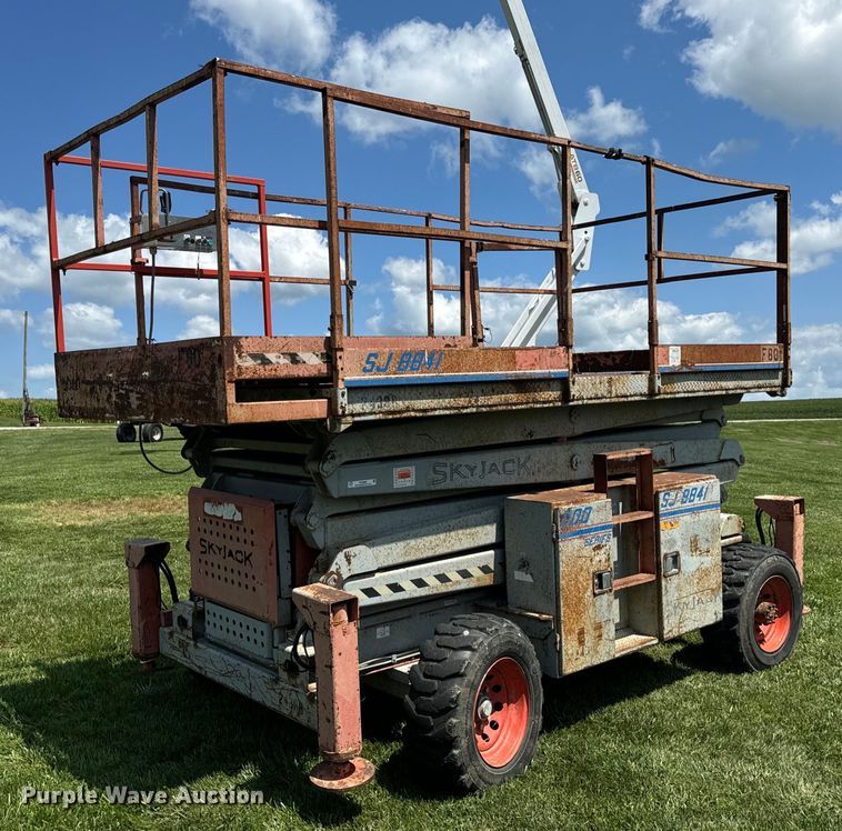 image for item OF9862 2002 SkyJack SJ8841 scissor lift