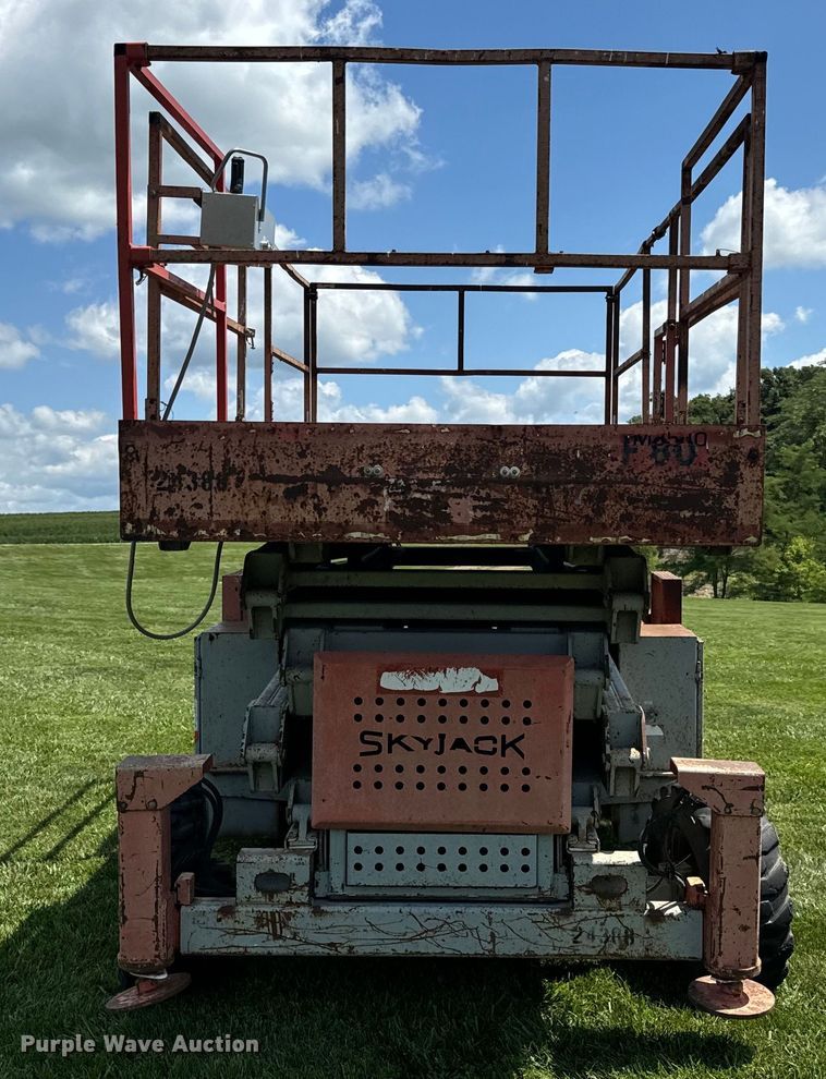 image for item OF9862 2002 SkyJack SJ8841 scissor lift
