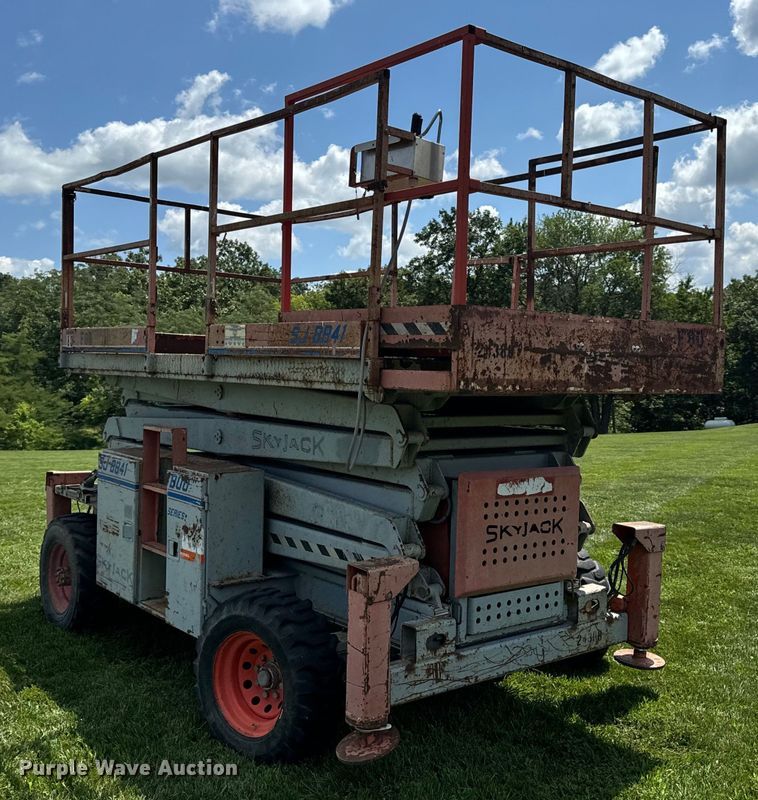 image for item OF9862 2002 SkyJack SJ8841 scissor lift