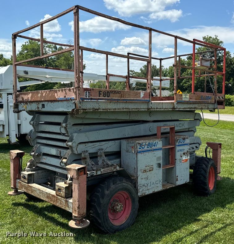 image for item OF9862 2002 SkyJack SJ8841 scissor lift