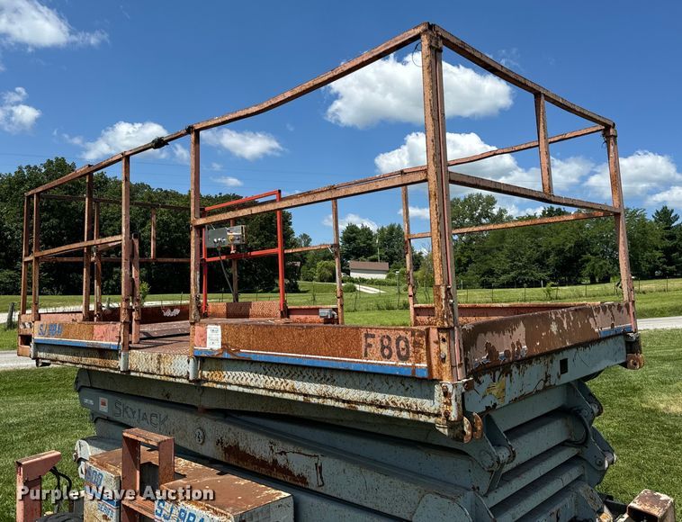 image for item OF9862 2002 SkyJack SJ8841 scissor lift