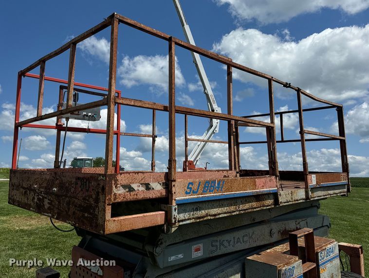 image for item OF9862 2002 SkyJack SJ8841 scissor lift