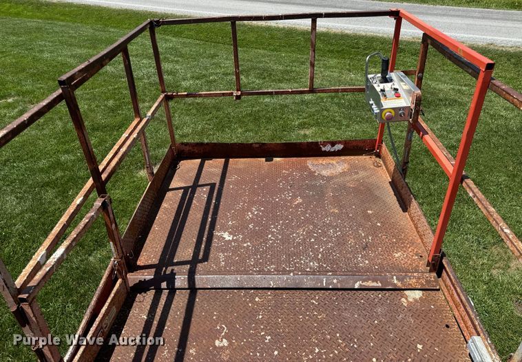 image for item OF9862 2002 SkyJack SJ8841 scissor lift