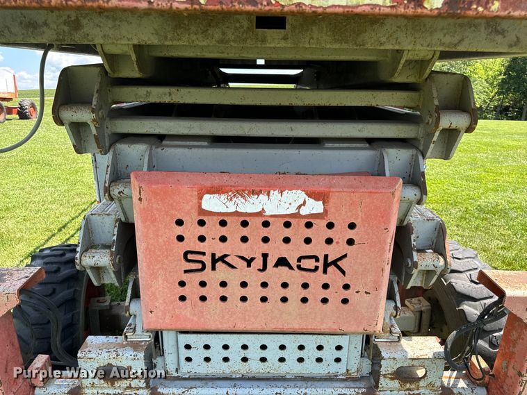 image for item OF9862 2002 SkyJack SJ8841 scissor lift