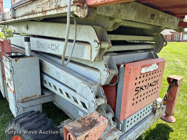 image for item OF9862 2002 SkyJack SJ8841 scissor lift