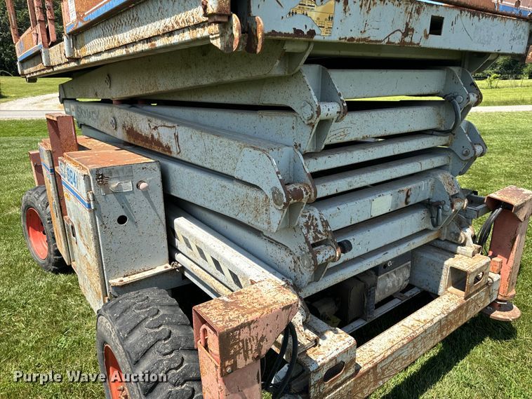 image for item OF9862 2002 SkyJack SJ8841 scissor lift