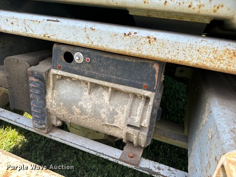 image for item OF9862 2002 SkyJack SJ8841 scissor lift