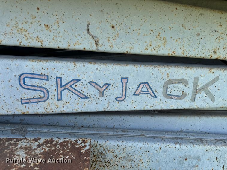 image for item OF9862 2002 SkyJack SJ8841 scissor lift