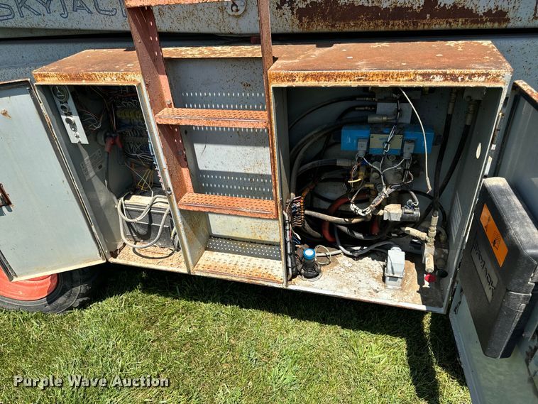 image for item OF9862 2002 SkyJack SJ8841 scissor lift