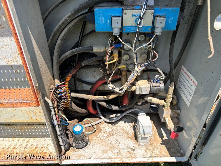 image for item OF9862 2002 SkyJack SJ8841 scissor lift