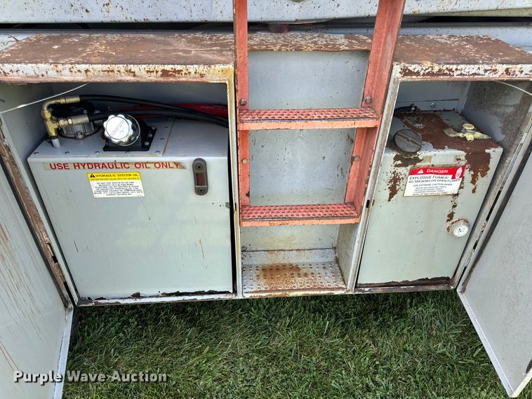 image for item OF9862 2002 SkyJack SJ8841 scissor lift