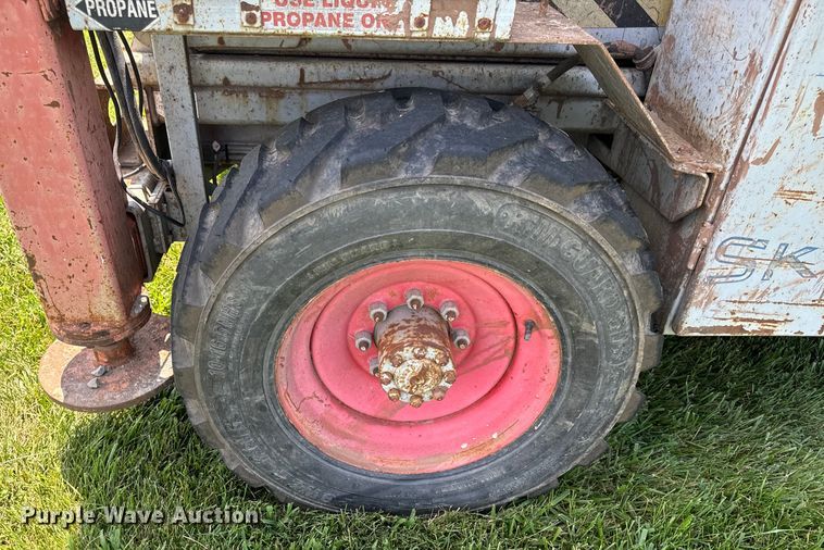 image for item OF9862 2002 SkyJack SJ8841 scissor lift