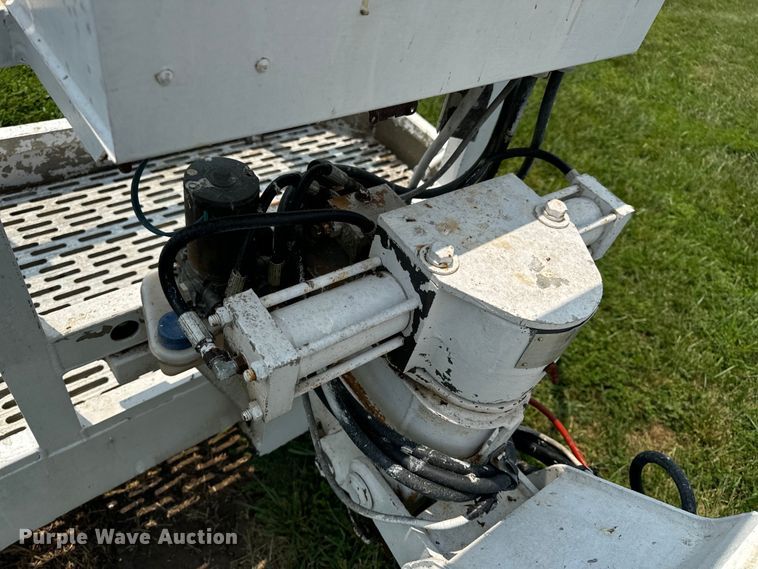 image for item OF9863 1994 Snorkelift ATB60 boom lift