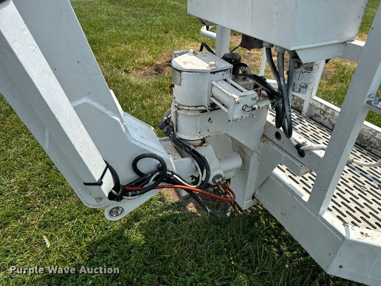 image for item OF9863 1994 Snorkelift ATB60 boom lift