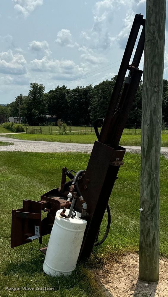 image for item OF9885 Shaver HD10 skid steer post driver