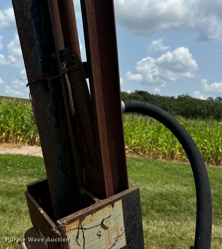 image for item OF9885 Shaver HD10 skid steer post driver