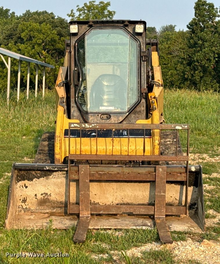 image for item OF9888 2004 Caterpillar  257B tracked skid steer loader