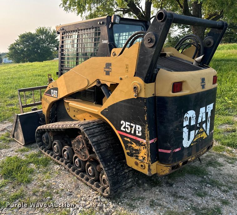 image for item OF9888 2004 Caterpillar  257B tracked skid steer loader