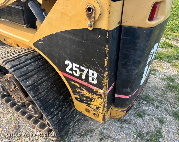 image for item OF9888 2004 Caterpillar  257B tracked skid steer loader