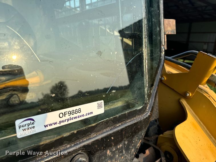 image for item OF9888 2004 Caterpillar  257B tracked skid steer loader