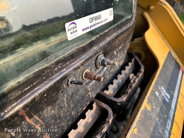 image for item OF9888 2004 Caterpillar  257B tracked skid steer loader