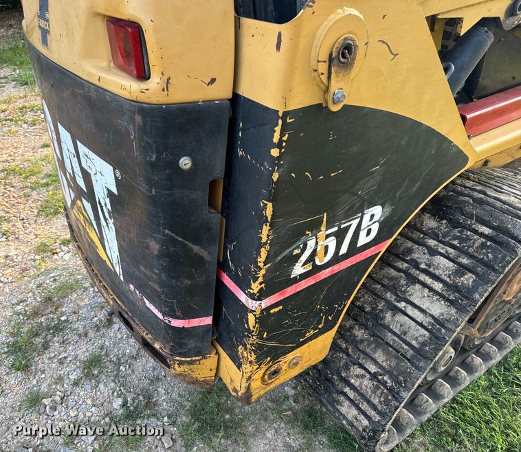image for item OF9888 2004 Caterpillar  257B tracked skid steer loader