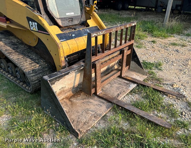 image for item OF9888 2004 Caterpillar  257B tracked skid steer loader