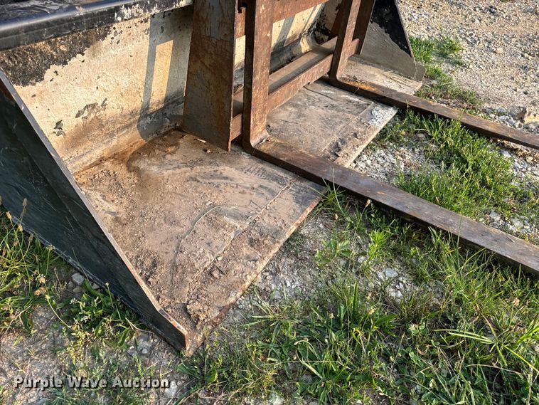 image for item OF9888 2004 Caterpillar  257B tracked skid steer loader