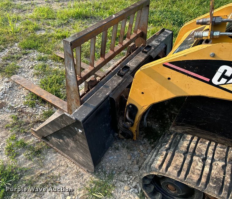 image for item OF9888 2004 Caterpillar  257B tracked skid steer loader