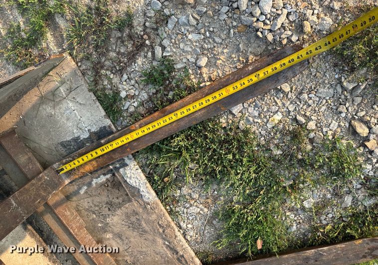 image for item OF9888 2004 Caterpillar  257B tracked skid steer loader