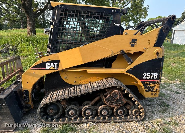 image for item OF9888 2004 Caterpillar  257B tracked skid steer loader