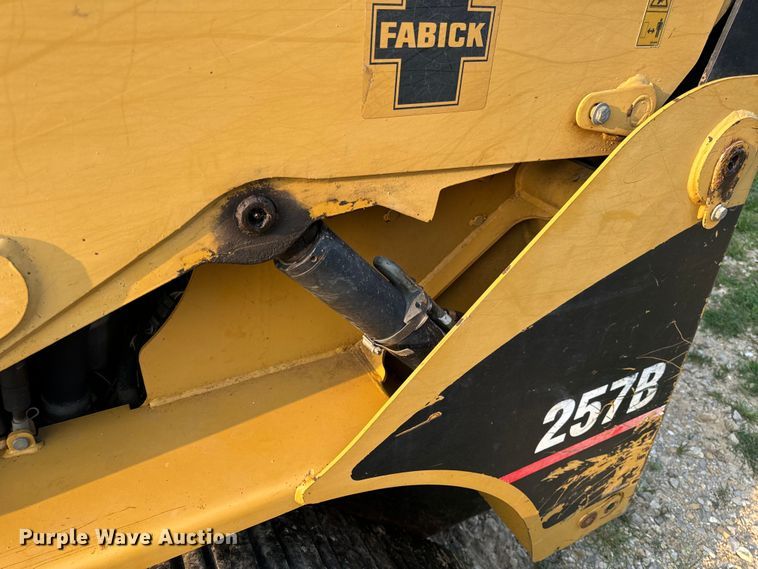 image for item OF9888 2004 Caterpillar  257B tracked skid steer loader