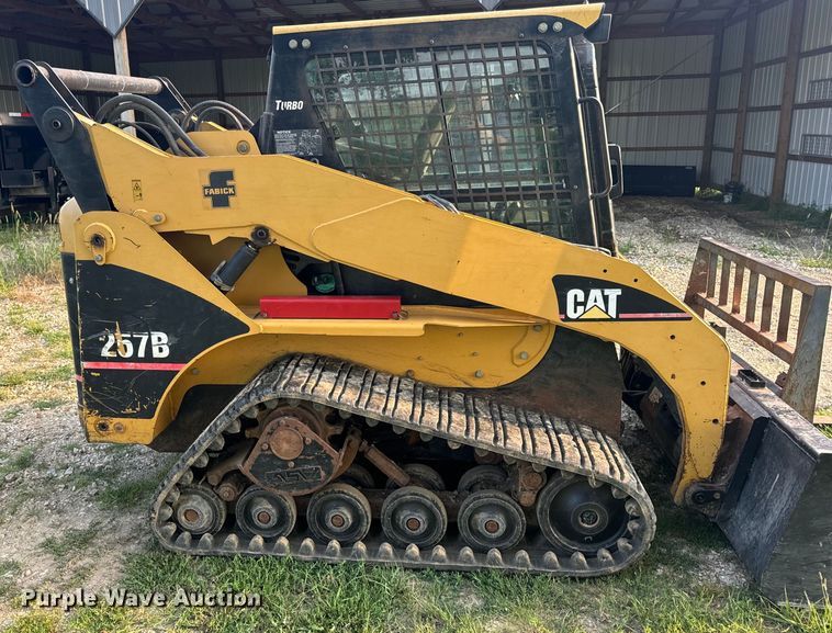 image for item OF9888 2004 Caterpillar  257B tracked skid steer loader