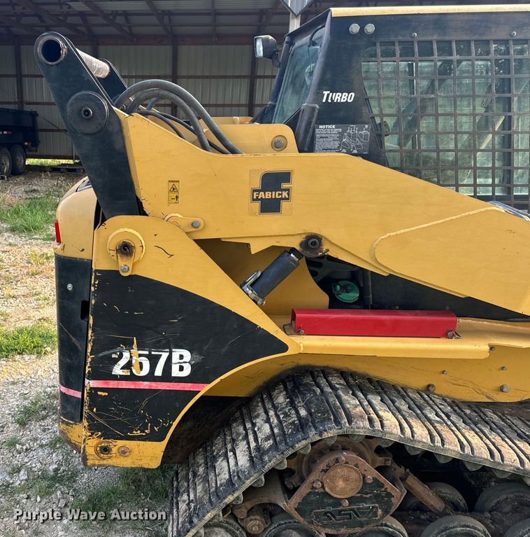 image for item OF9888 2004 Caterpillar  257B tracked skid steer loader