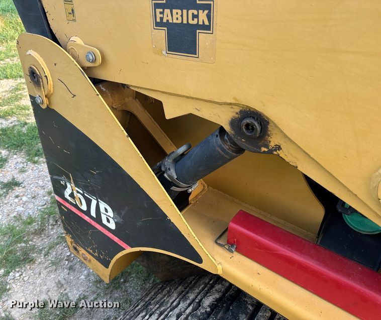 image for item OF9888 2004 Caterpillar  257B tracked skid steer loader