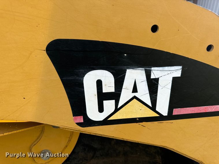 image for item OF9888 2004 Caterpillar  257B tracked skid steer loader