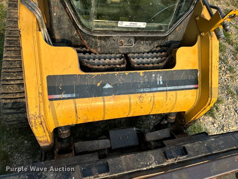 image for item OF9888 2004 Caterpillar  257B tracked skid steer loader