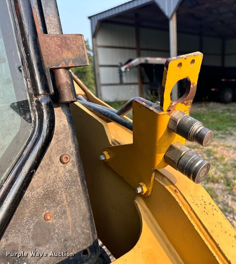 image for item OF9888 2004 Caterpillar  257B tracked skid steer loader