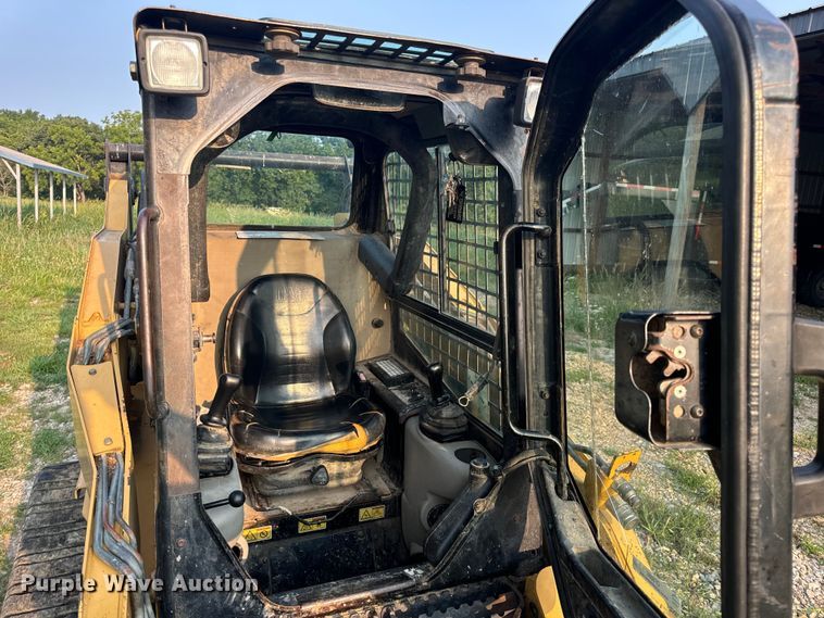 image for item OF9888 2004 Caterpillar  257B tracked skid steer loader