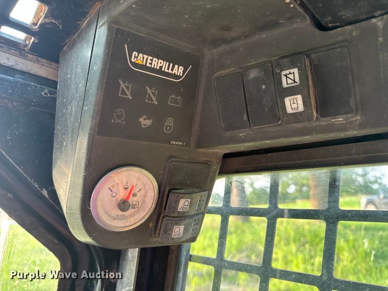 image for item OF9888 2004 Caterpillar  257B tracked skid steer loader