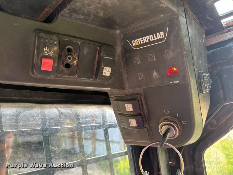 image for item OF9888 2004 Caterpillar  257B tracked skid steer loader