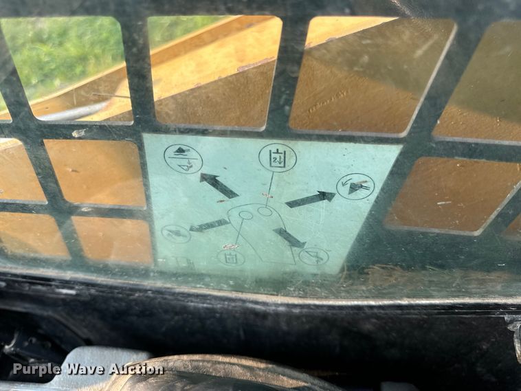 image for item OF9888 2004 Caterpillar  257B tracked skid steer loader