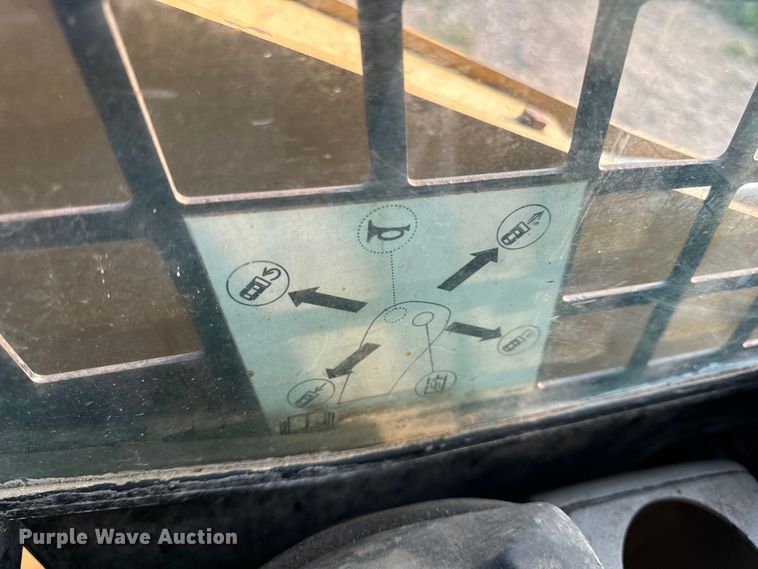 image for item OF9888 2004 Caterpillar  257B tracked skid steer loader