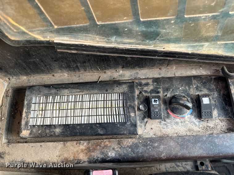 image for item OF9888 2004 Caterpillar  257B tracked skid steer loader