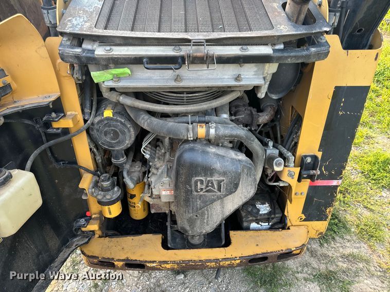 image for item OF9888 2004 Caterpillar  257B tracked skid steer loader