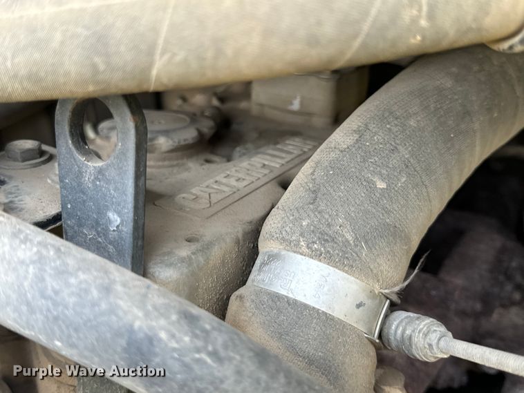 image for item OF9888 2004 Caterpillar  257B tracked skid steer loader