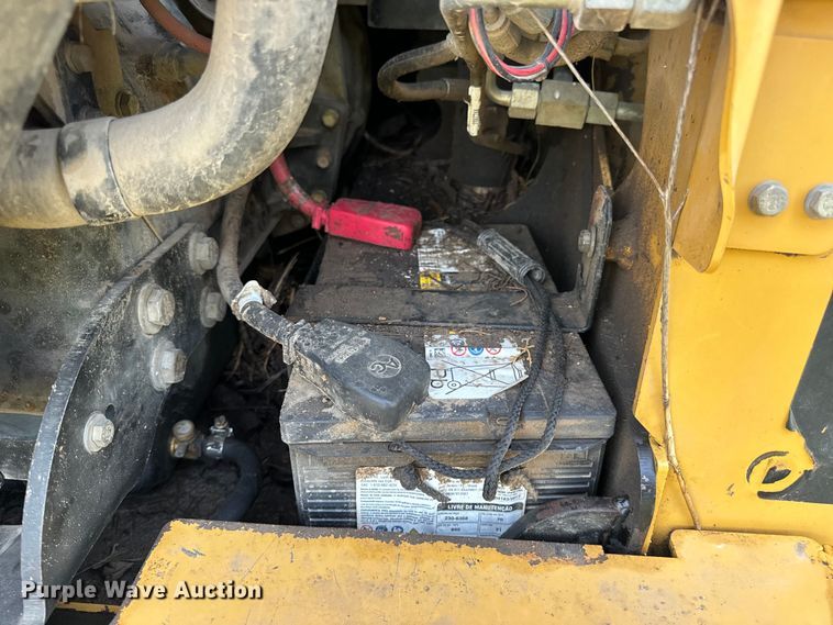 image for item OF9888 2004 Caterpillar  257B tracked skid steer loader