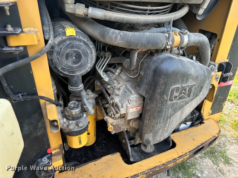 image for item OF9888 2004 Caterpillar  257B tracked skid steer loader