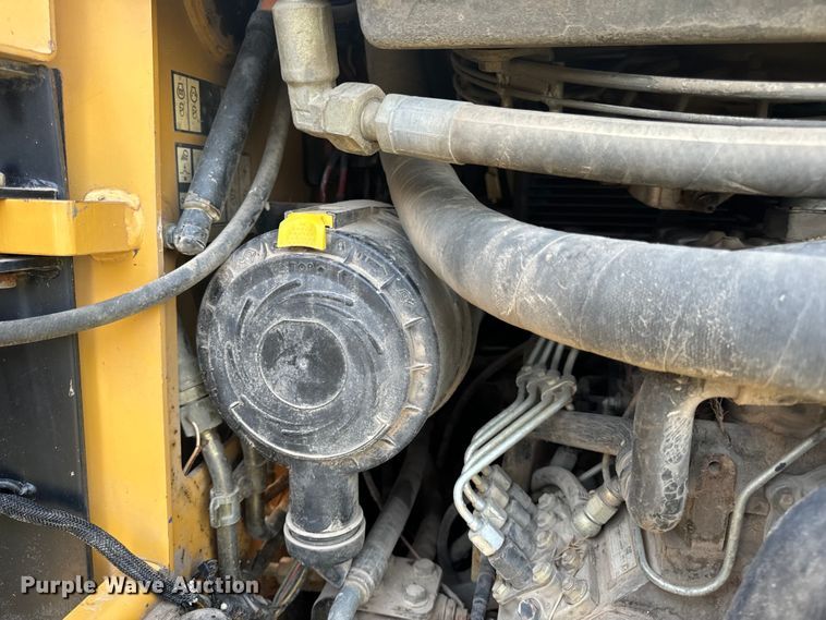 image for item OF9888 2004 Caterpillar  257B tracked skid steer loader